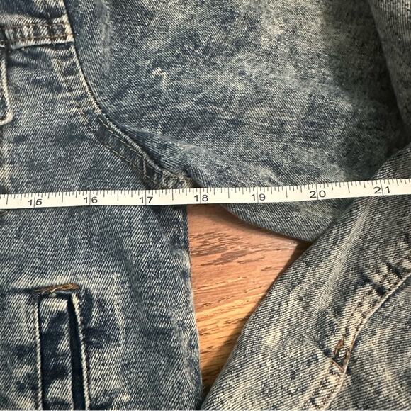Ashley Vintage Charm Blue Denim Jacket, Acid Wash, Medium - Picture 12 of 13